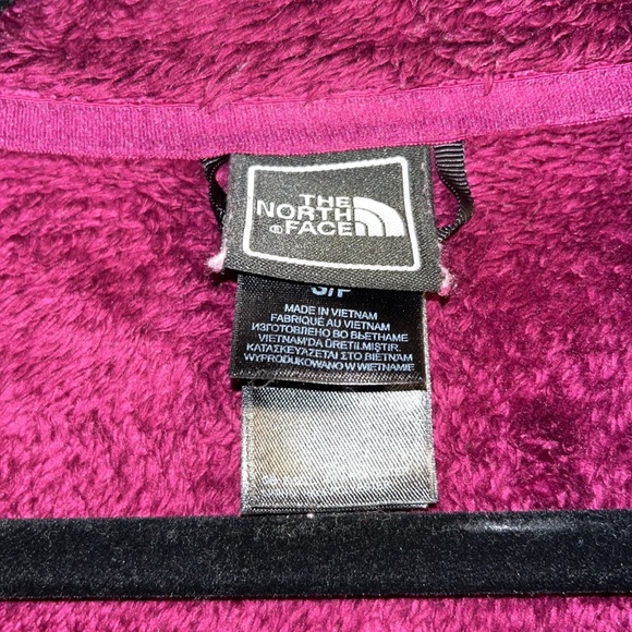 Northface Dark Fuchsia/Purple Osito Jacket. - Picture 9 of 10